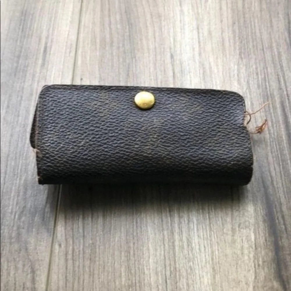 Louis Vuitton Monogram Key Holder/Wallet #374💥PRICE DROP💥